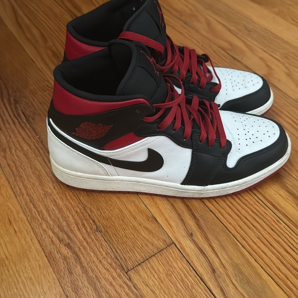 Nike - Picture 2 of 5